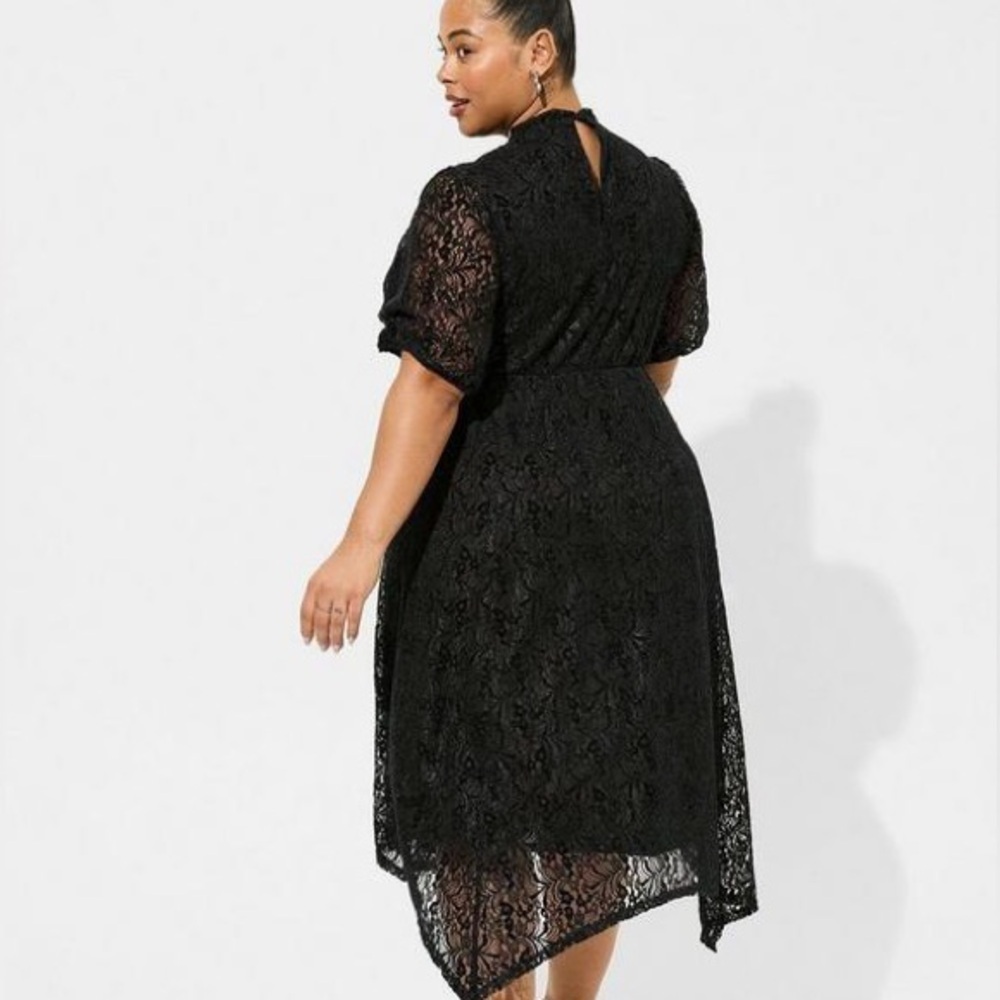 Torrid Tea Length Flocked Lace Sharkbite Hem Dress 0 (Large)